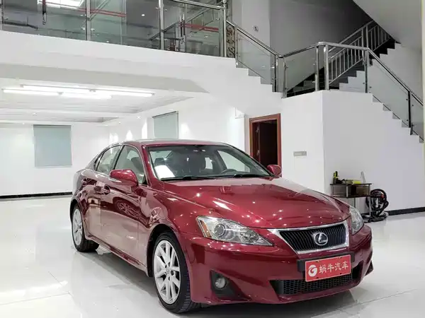Lexus IS 2011