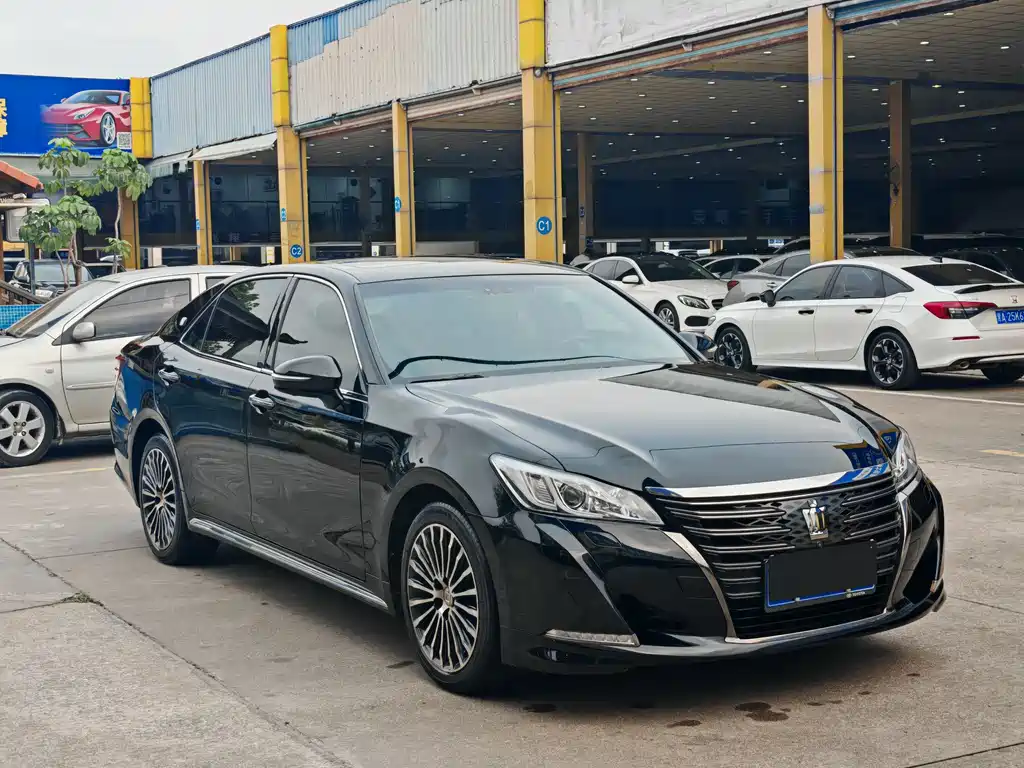 Toyota Crown 2018 — фото 3