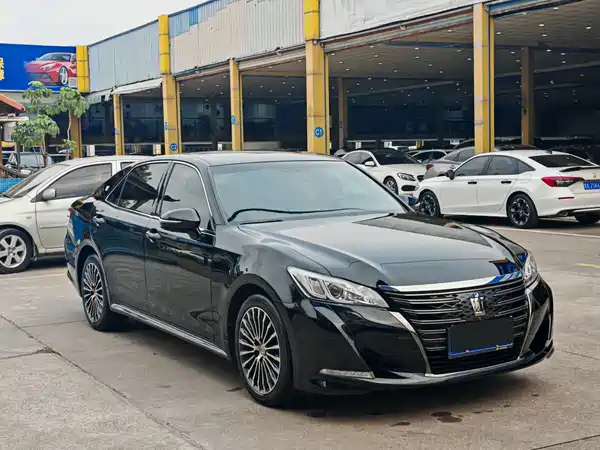 Toyota Crown 2018