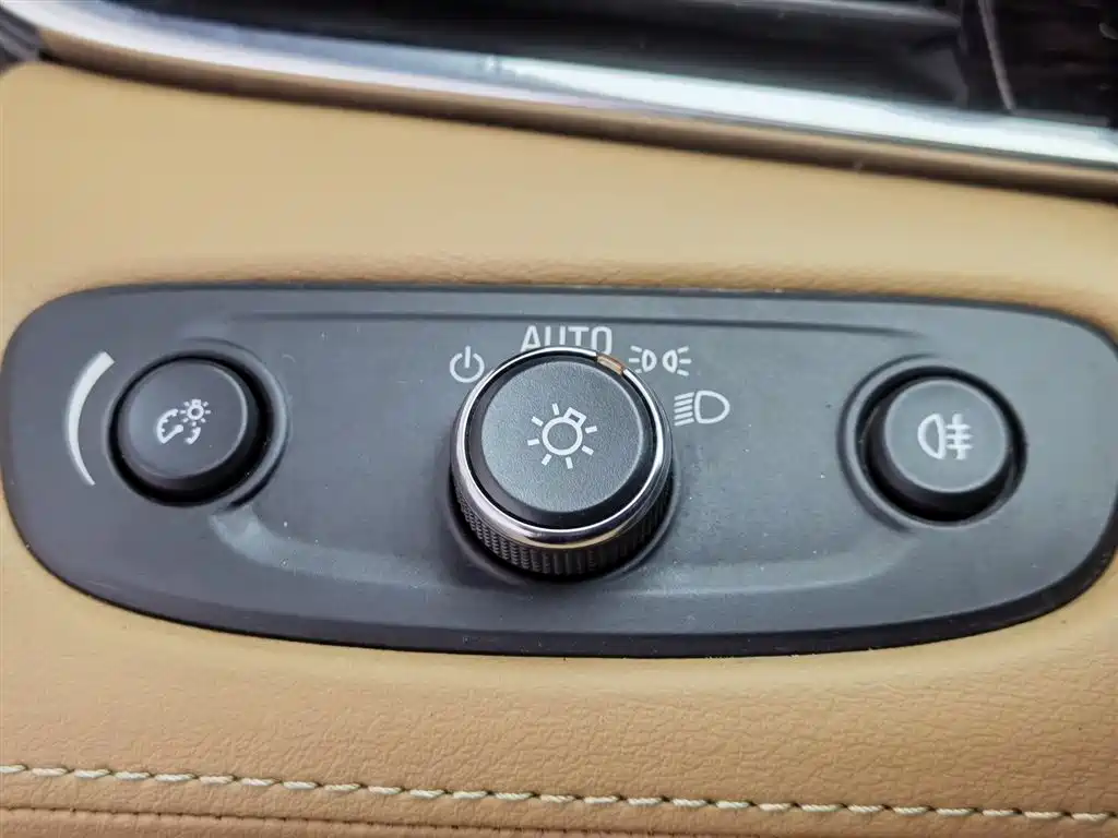 Buick LaCrosse 2017 — фото 21