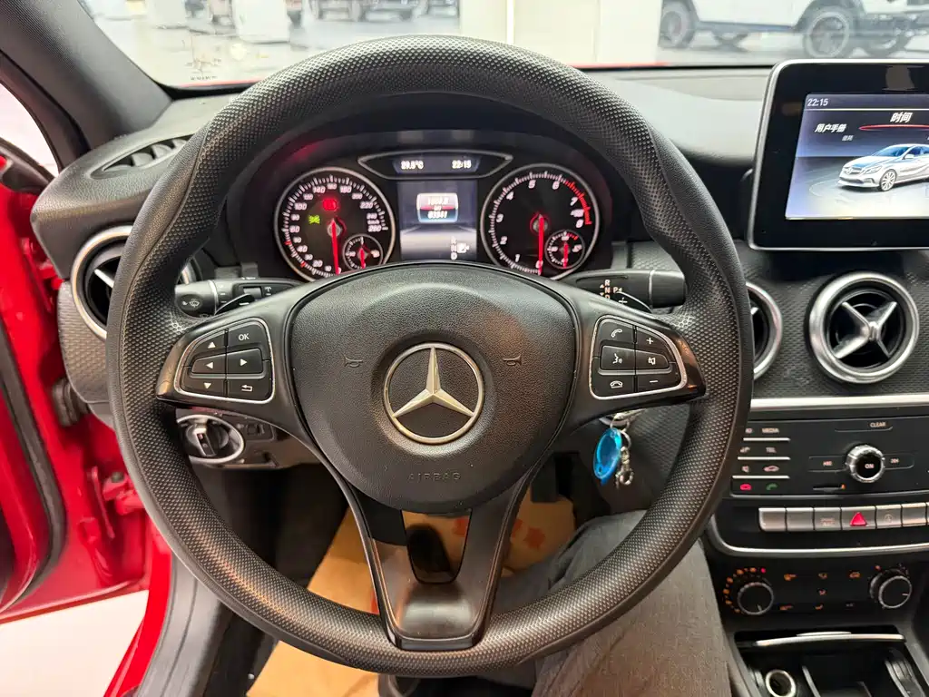 Mercedes-Benz A-Class 2016 — фото 11