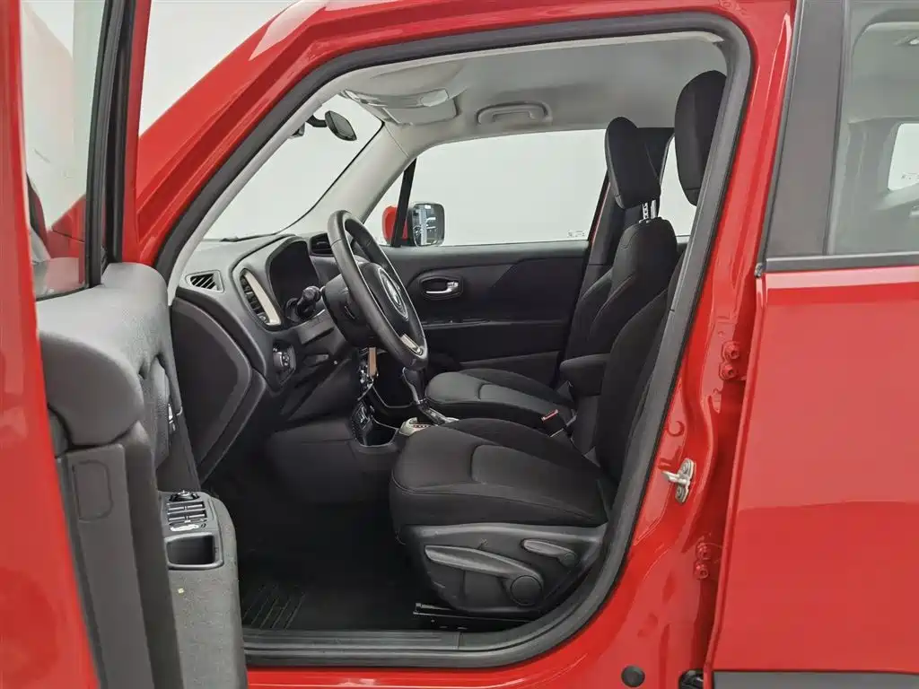 Jeep Renegade 2016 — фото 10
