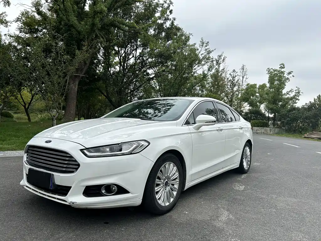 Ford Mondeo 2014 — фото 1