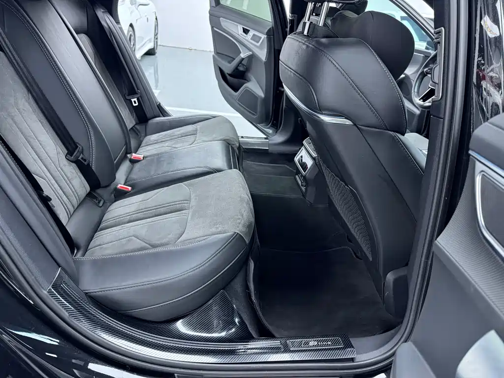 Audi A6L 2023 — фото 13