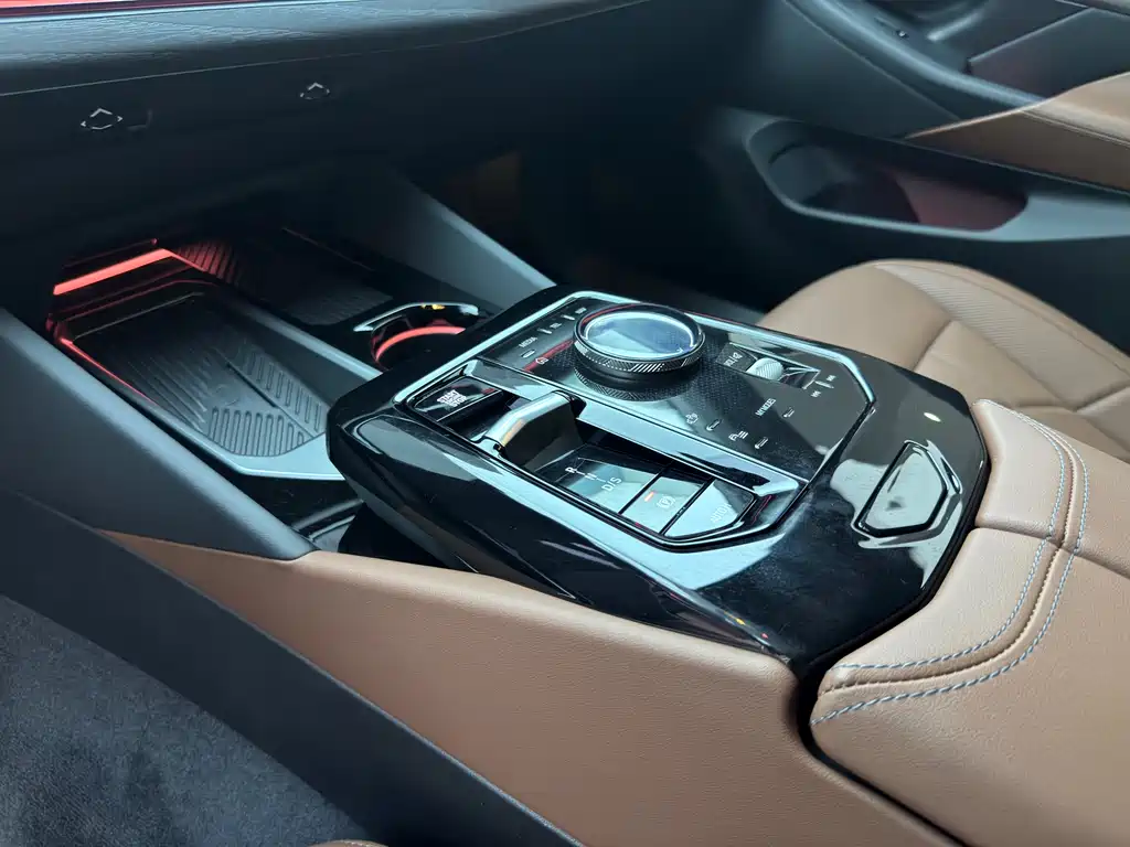 BMW 5 Series 2025 — фото 17