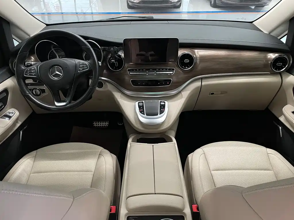 Mercedes-Benz V-Class 2020 — фото 12