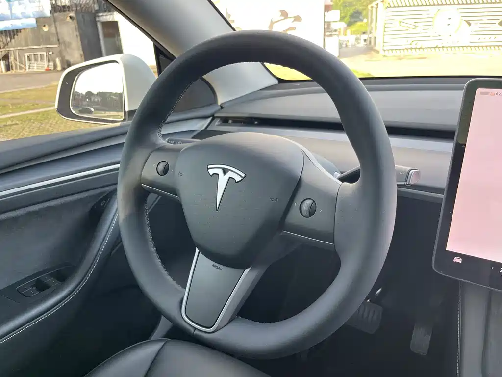 Tesla Model Y 2023 — фото 12