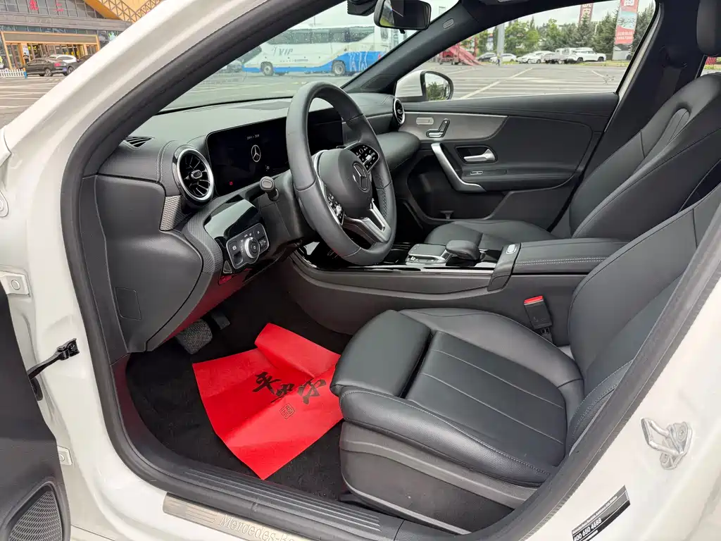 Mercedes-Benz A-Class 2023 — фото 9