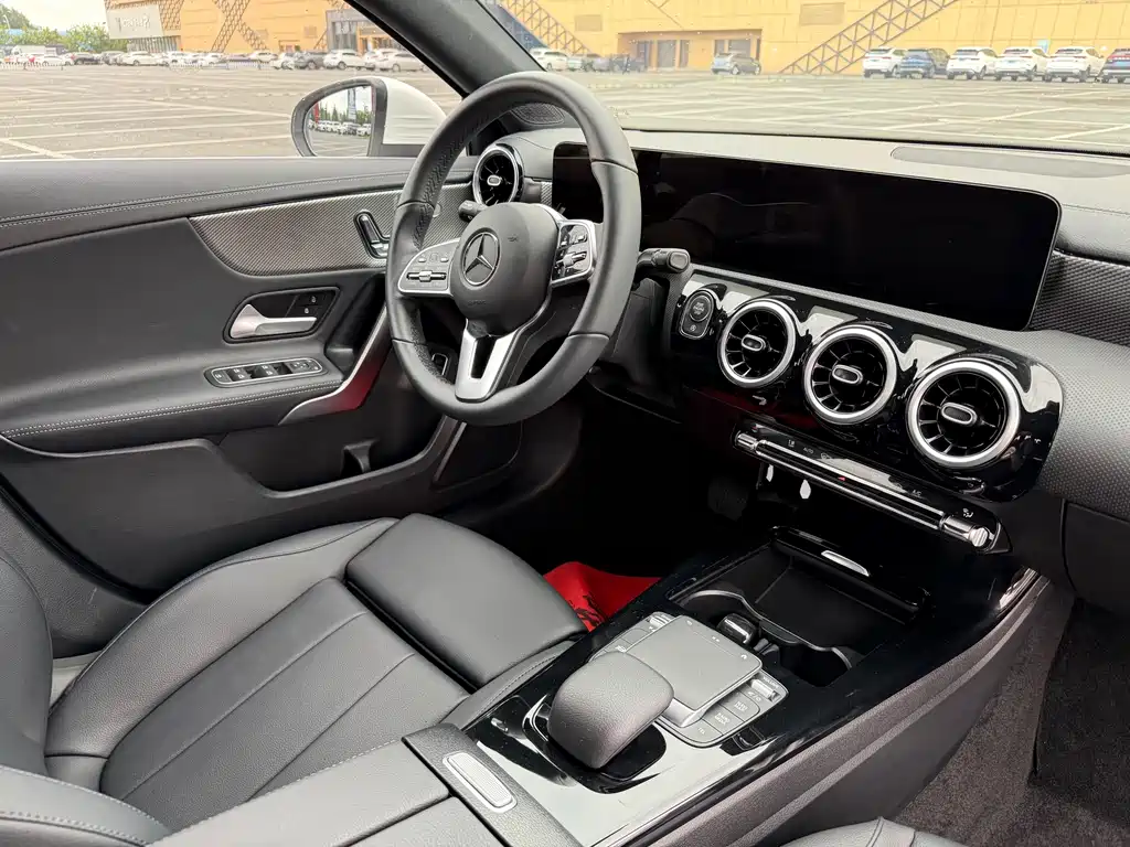 Mercedes-Benz A-Class 2023 — фото 17