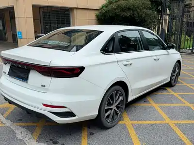 Geely Emgrand 2022
