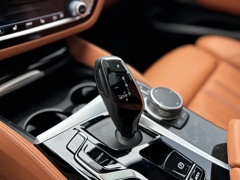 BMW 6 Series GT 2024 — фото 20