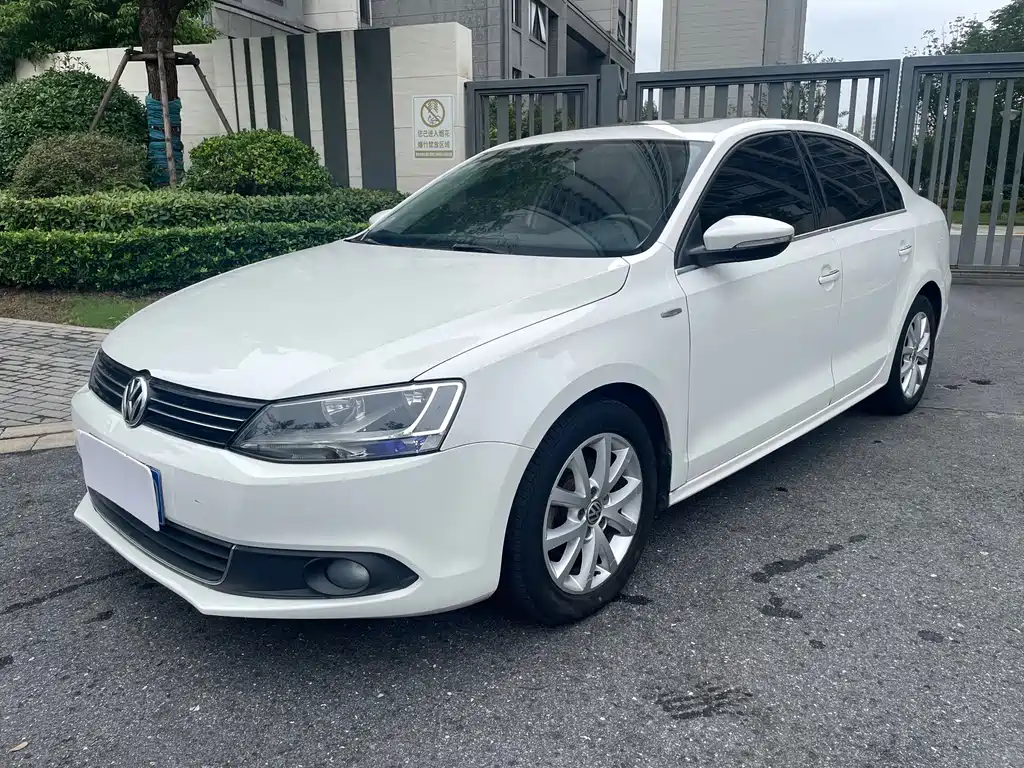 Volkswagen Sagitar 2013