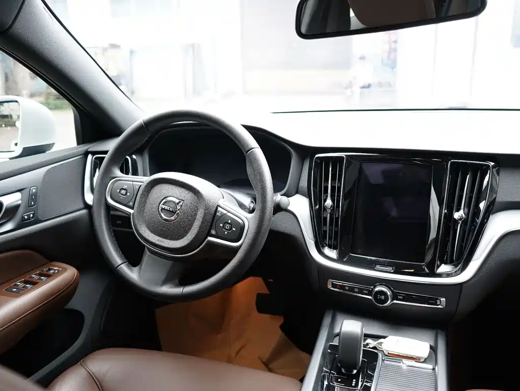 Volvo S60 2025 — фото 13
