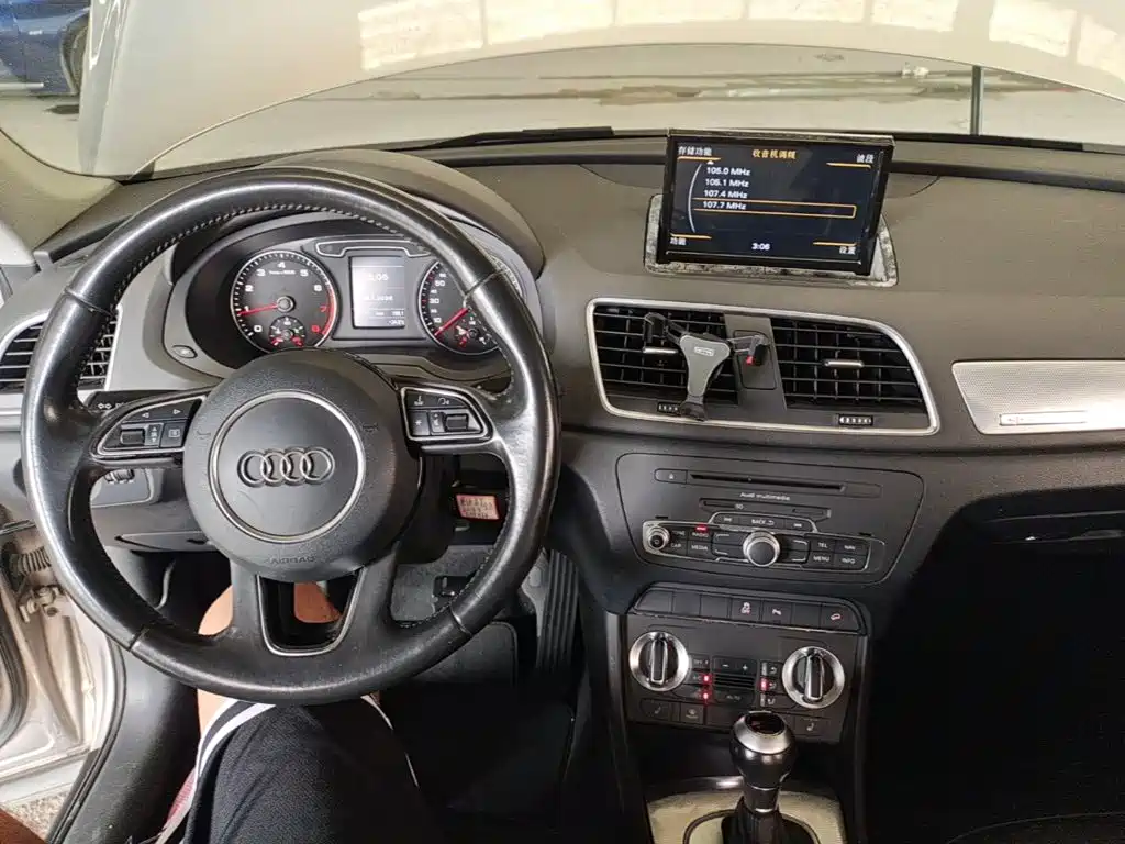 Audi Q3 2015 — фото 10
