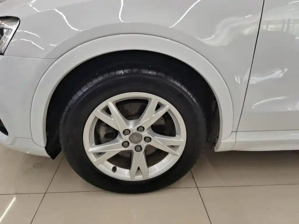Audi Q3 2018 — фото 23