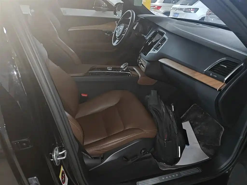 Volvo XC90 2023 — фото 20