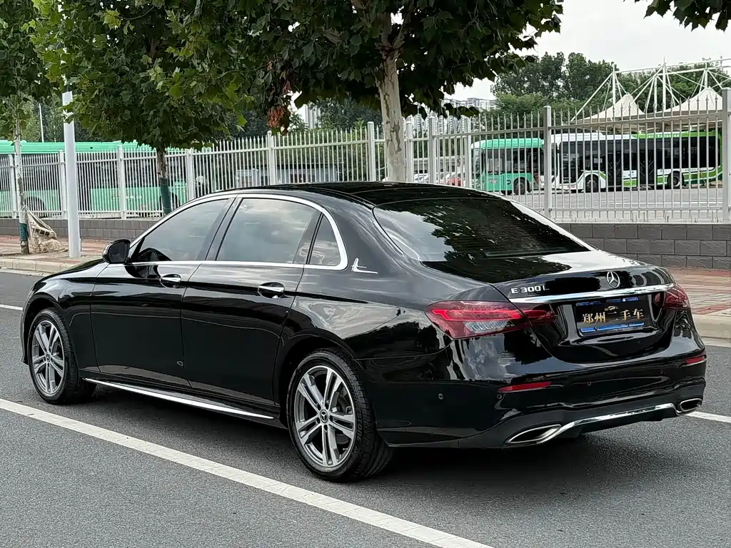 Mercedes-Benz E-Class 2020 — фото 21