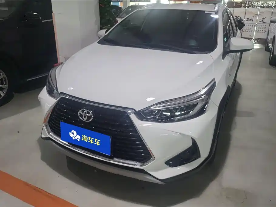 Toyota Yaris L 2022 — фото 1