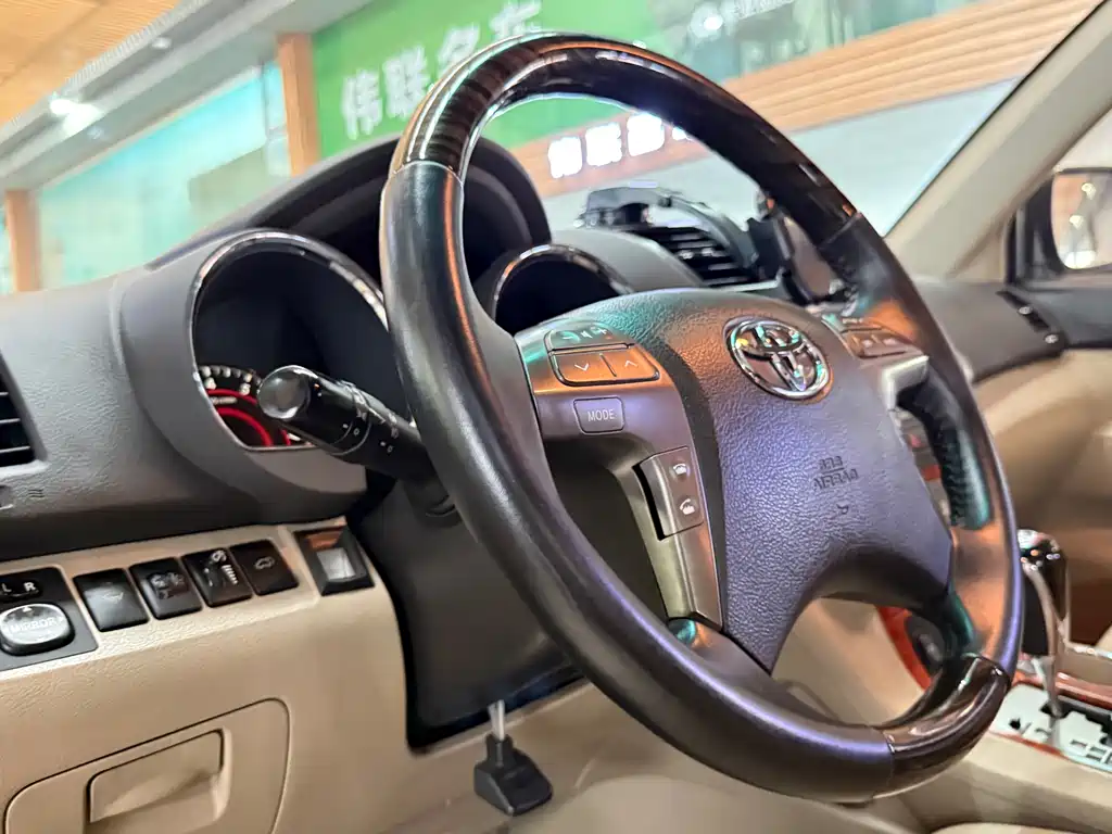 Toyota Highlander 2010 — фото 18