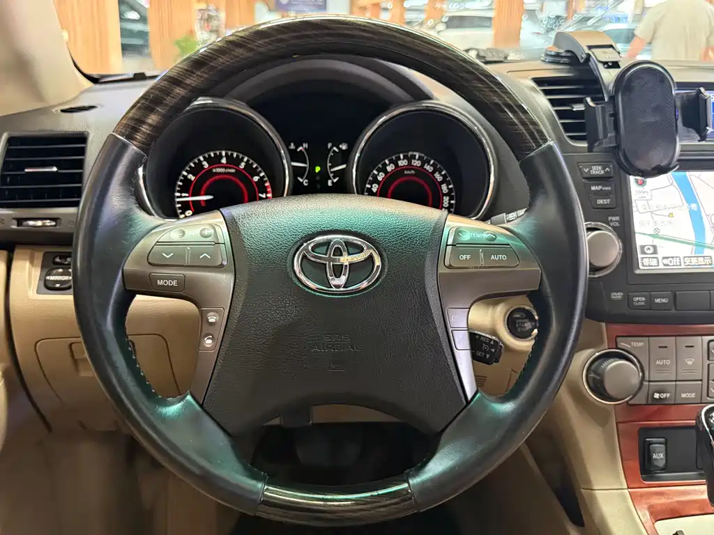 Toyota Highlander 2010 — фото 22