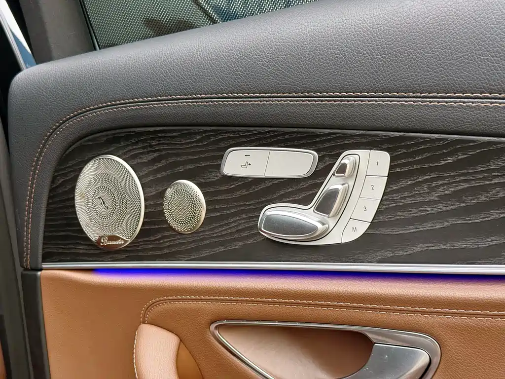 Mercedes-Benz E-Class 2022 — фото 11