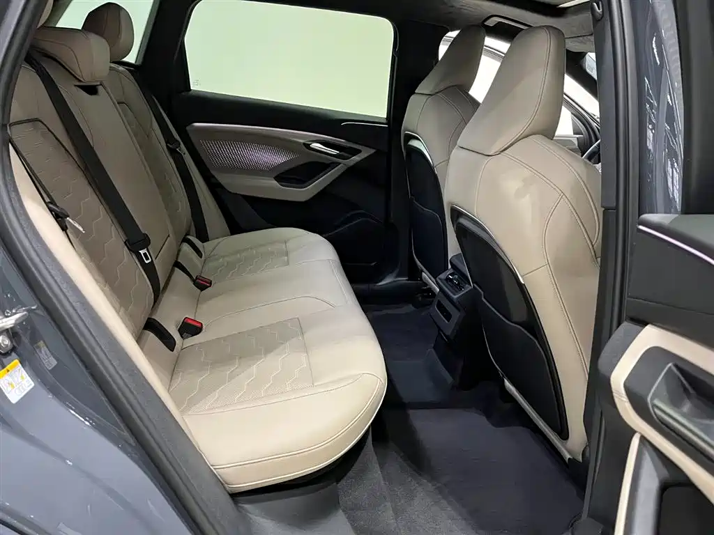Audi Q6L E-Tron 2025 — фото 16