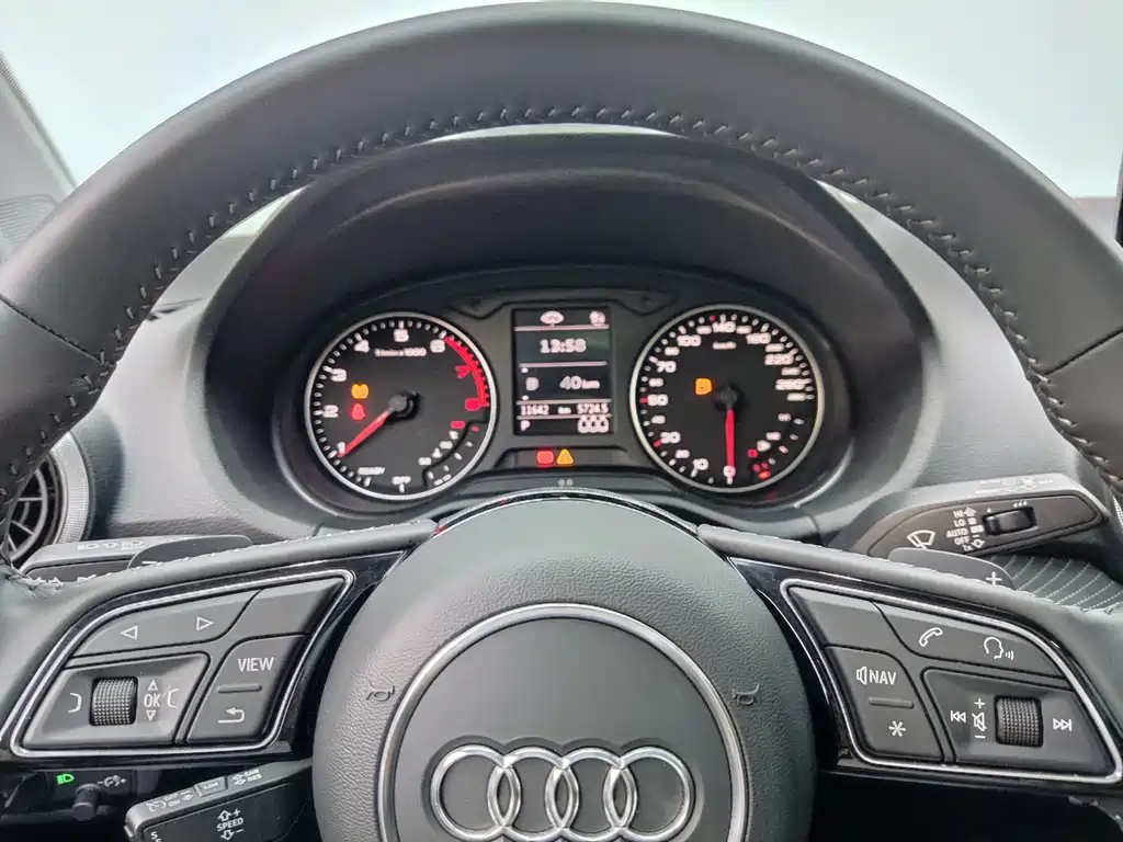 Audi Q2L 2021 — фото 11