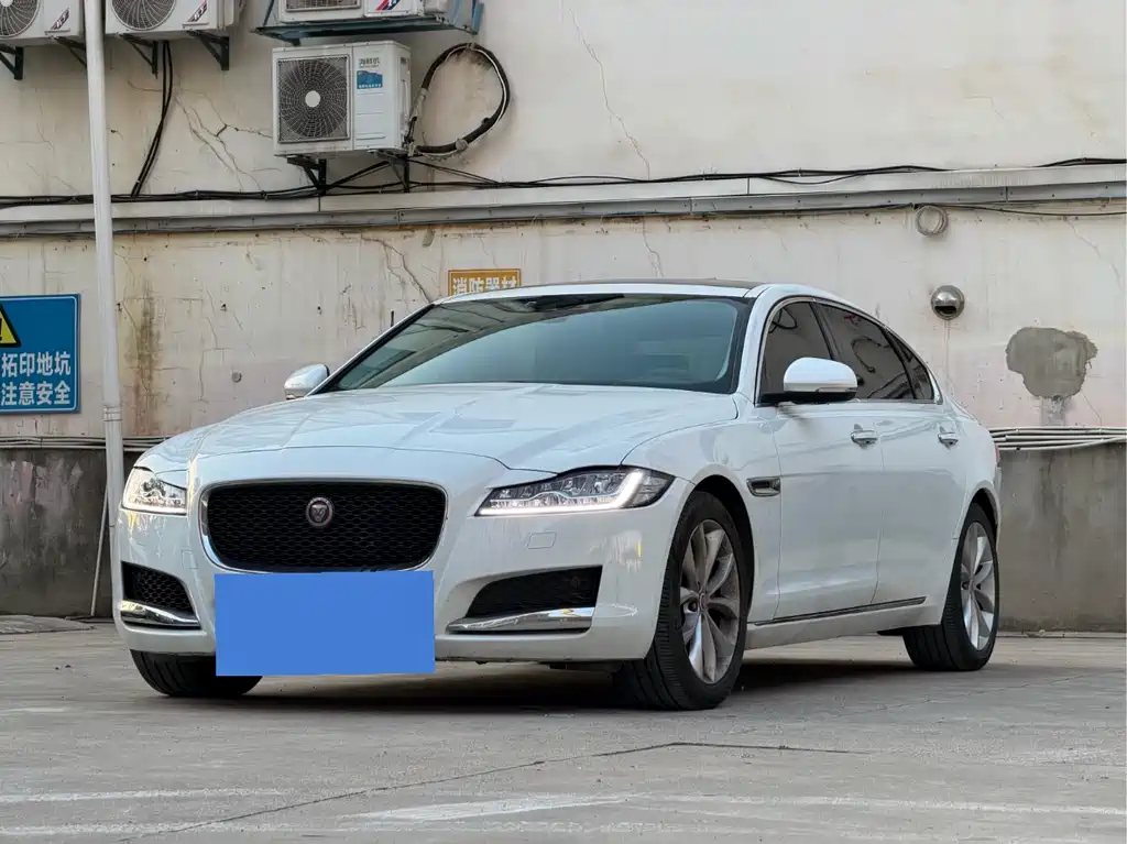 Jaguar XFL 2019 — фото 1