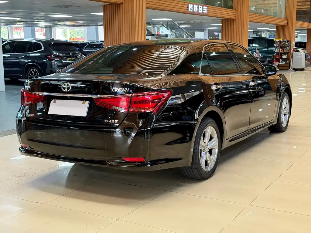 Toyota Crown 2018 — фото 18
