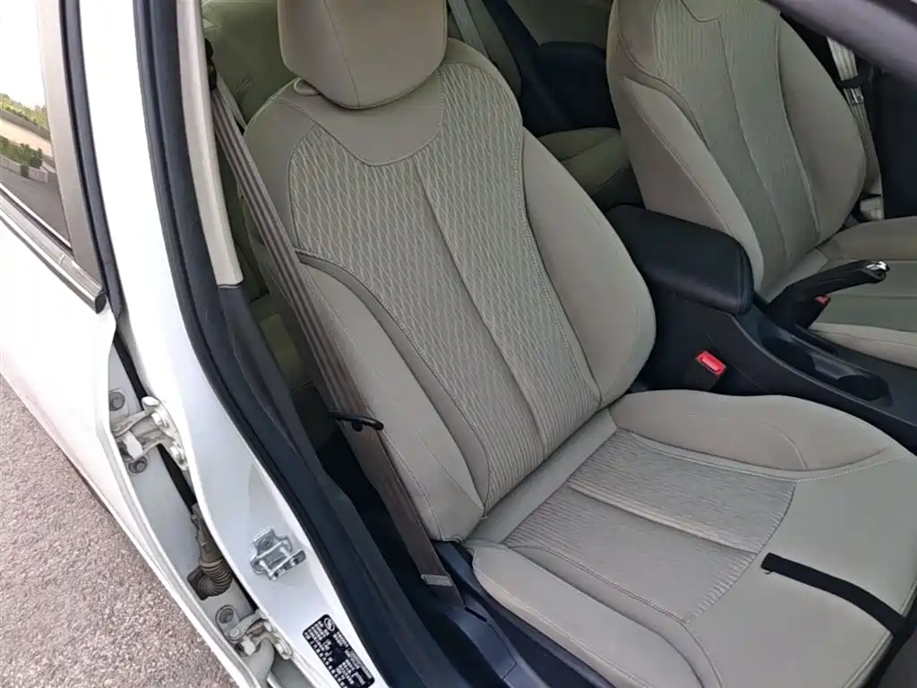 Buick Excelle 2017 — фото 25