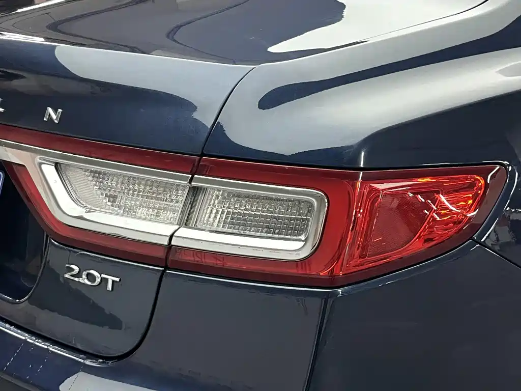 Lincoln Continental 2017 — фото 25