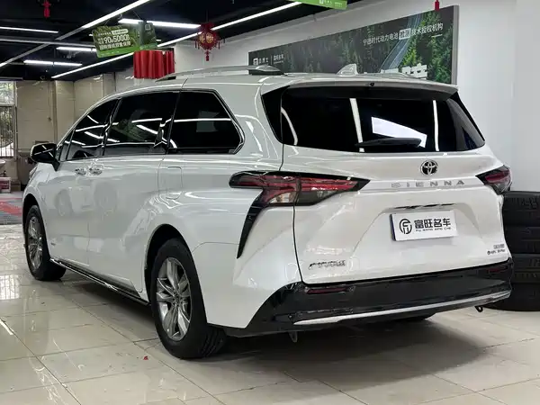 Toyota Sienna 2025