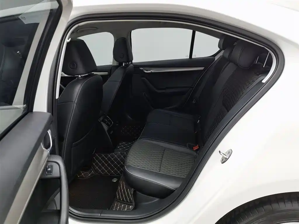 Skoda Octavia 2020 — фото 15