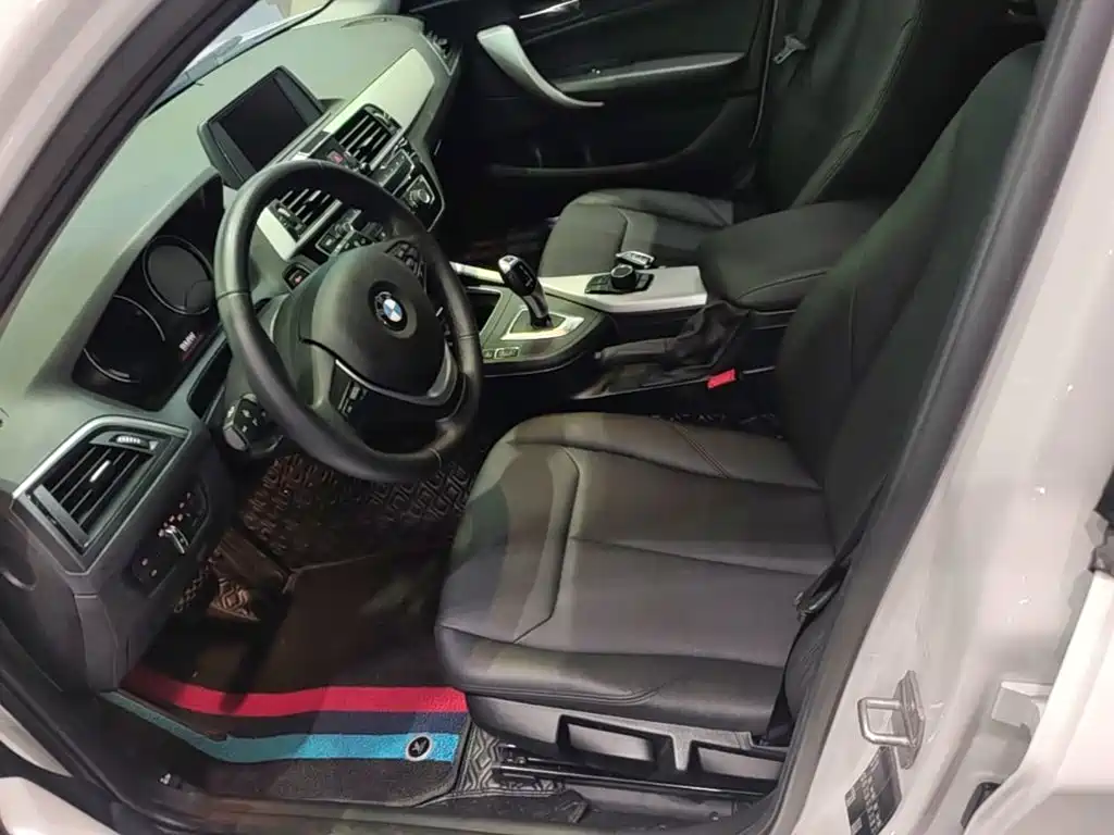 BMW 1 Series 2019 — фото 15