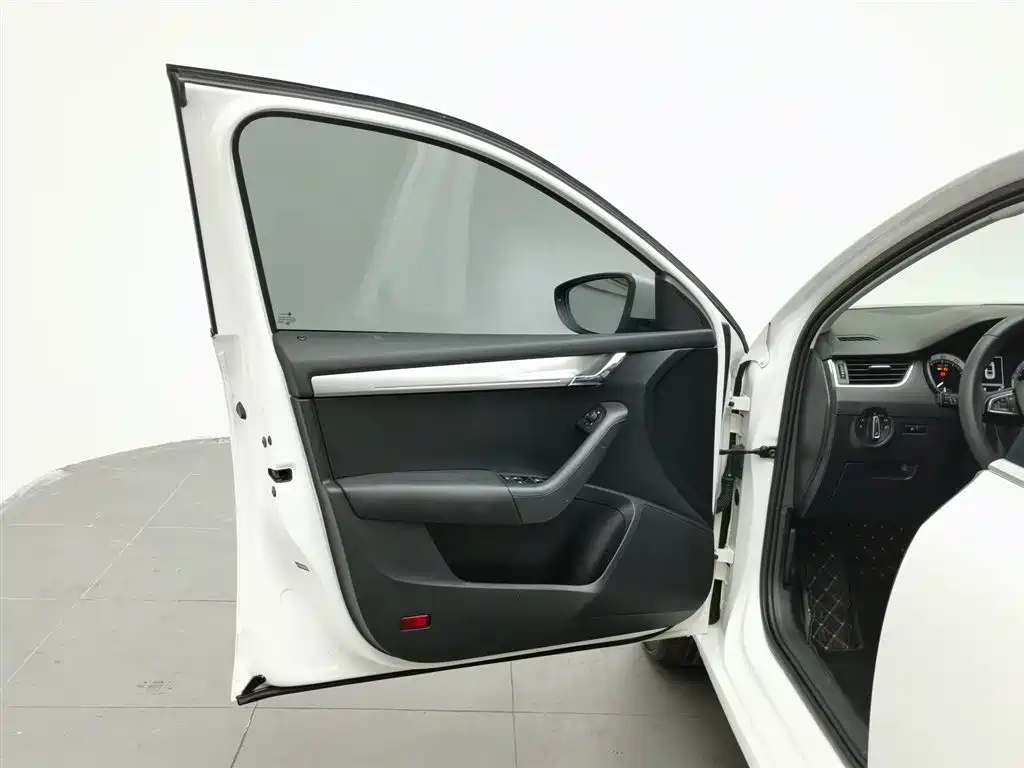 Skoda Octavia 2020 — фото 8
