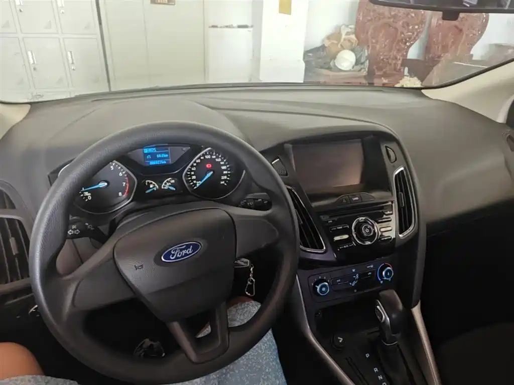 Ford Focus 2016 — фото 10
