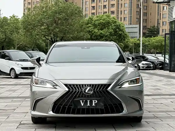 Lexus ES 2023