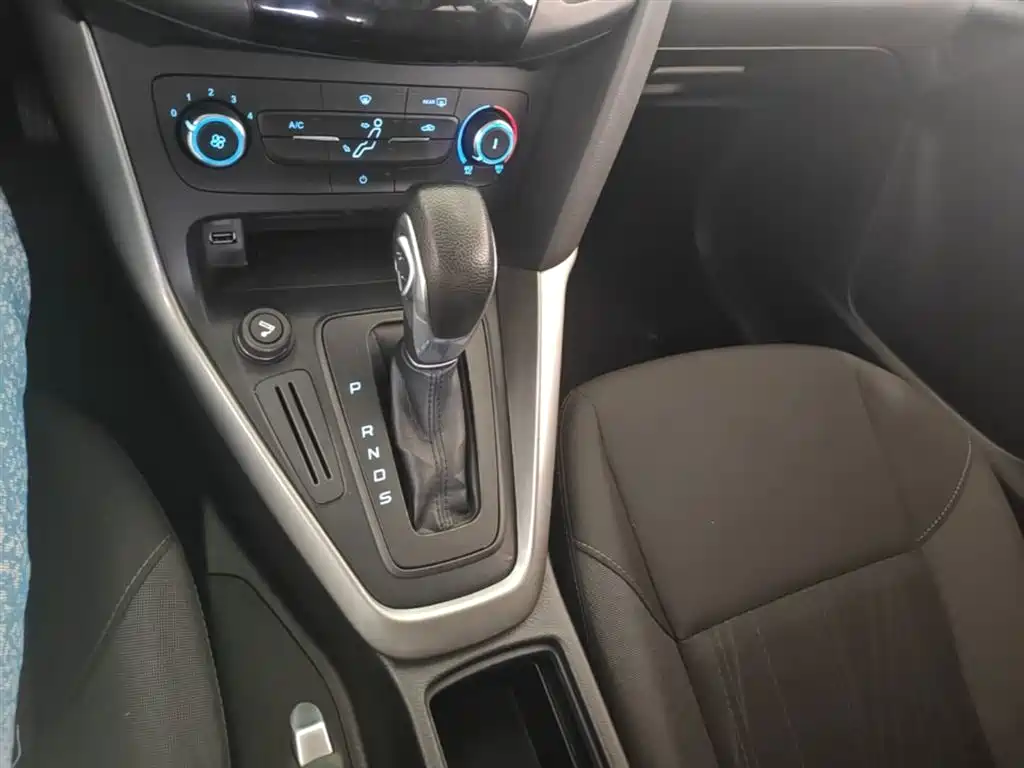 Ford Focus 2016 — фото 13