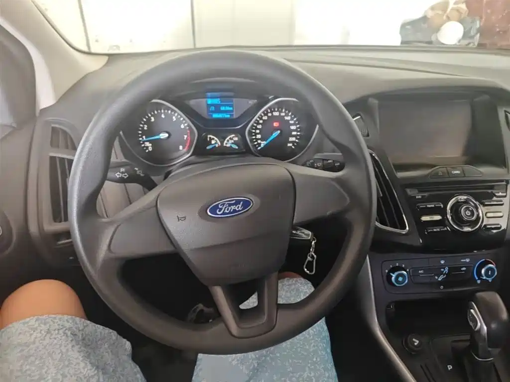 Ford Focus 2016 — фото 11