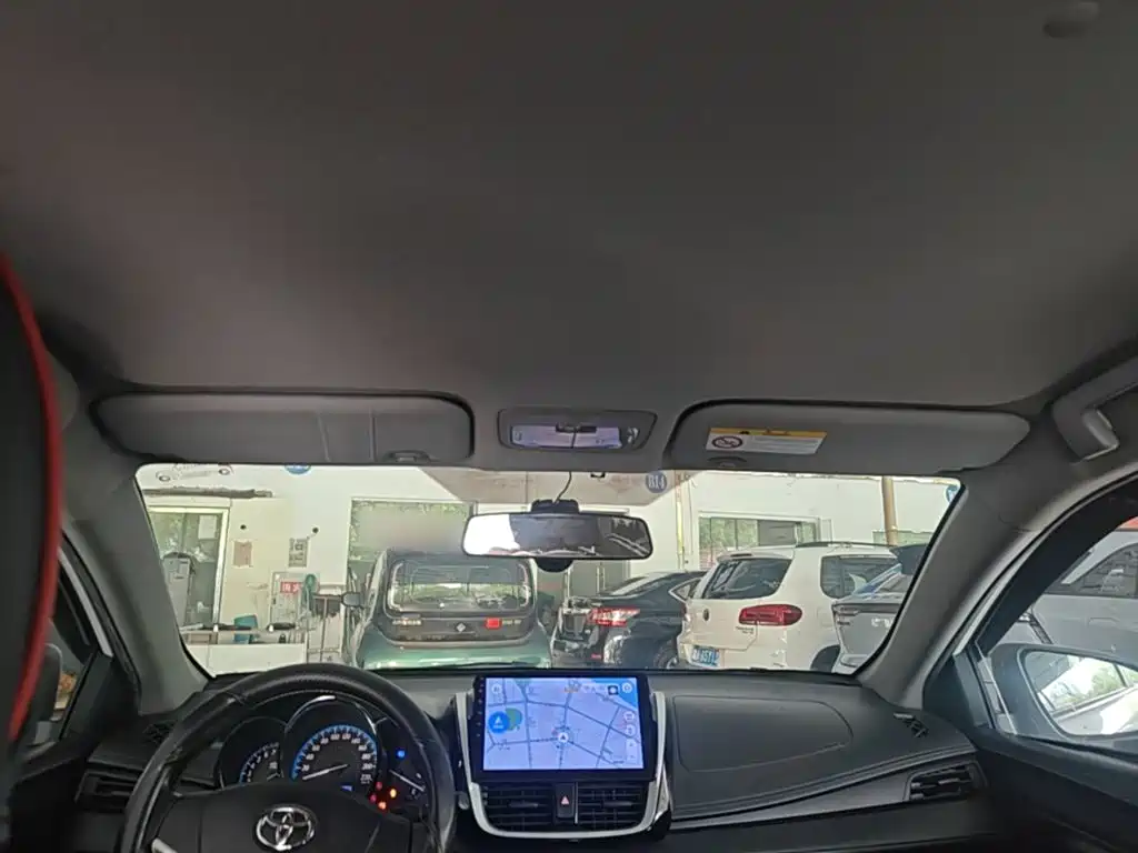 Toyota Yaris L 2017 — фото 18