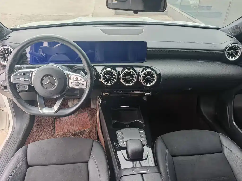Mercedes-Benz A-Class 2023 — фото 2