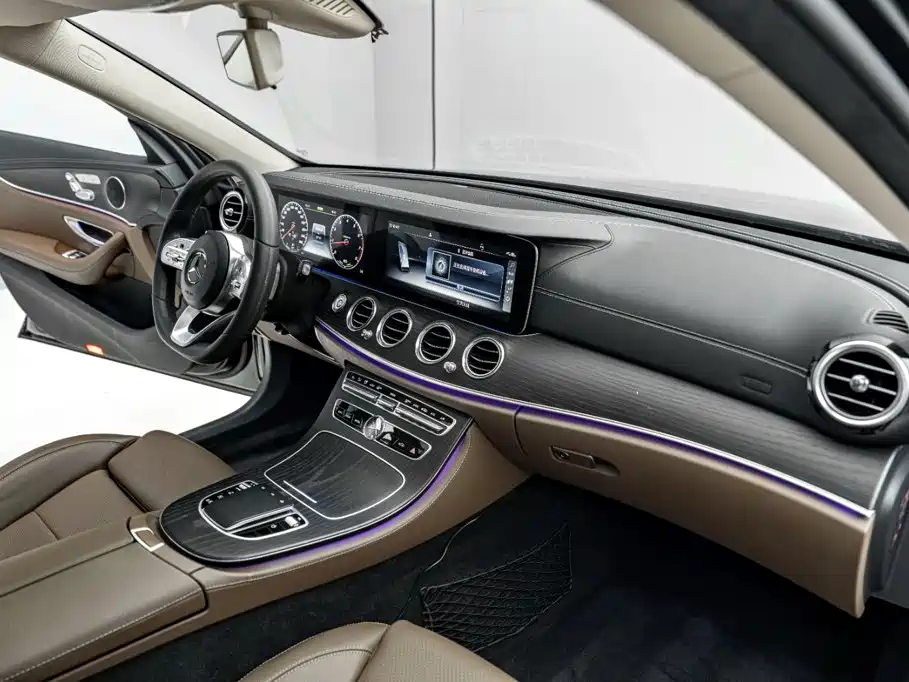 Mercedes-Benz E-Class 2020 — фото 19