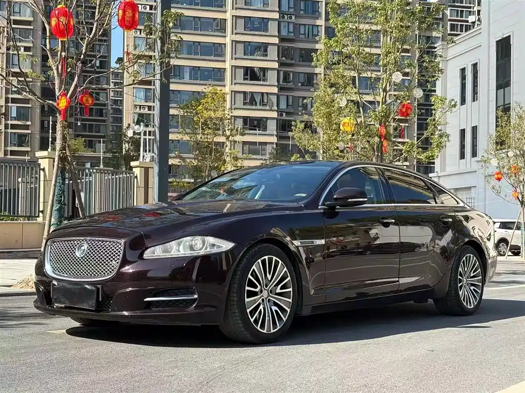 Jaguar XJ 2010 — фото 1