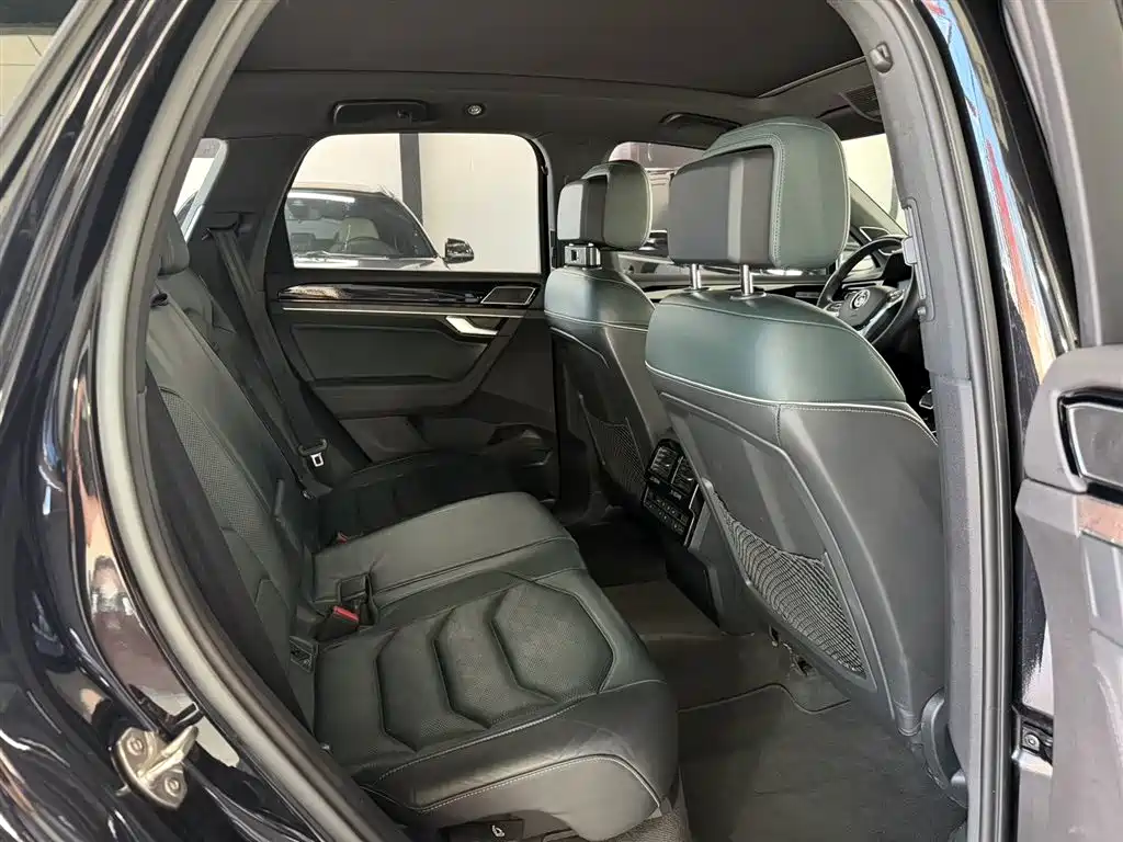 Volkswagen Touareg 2019 — фото 10
