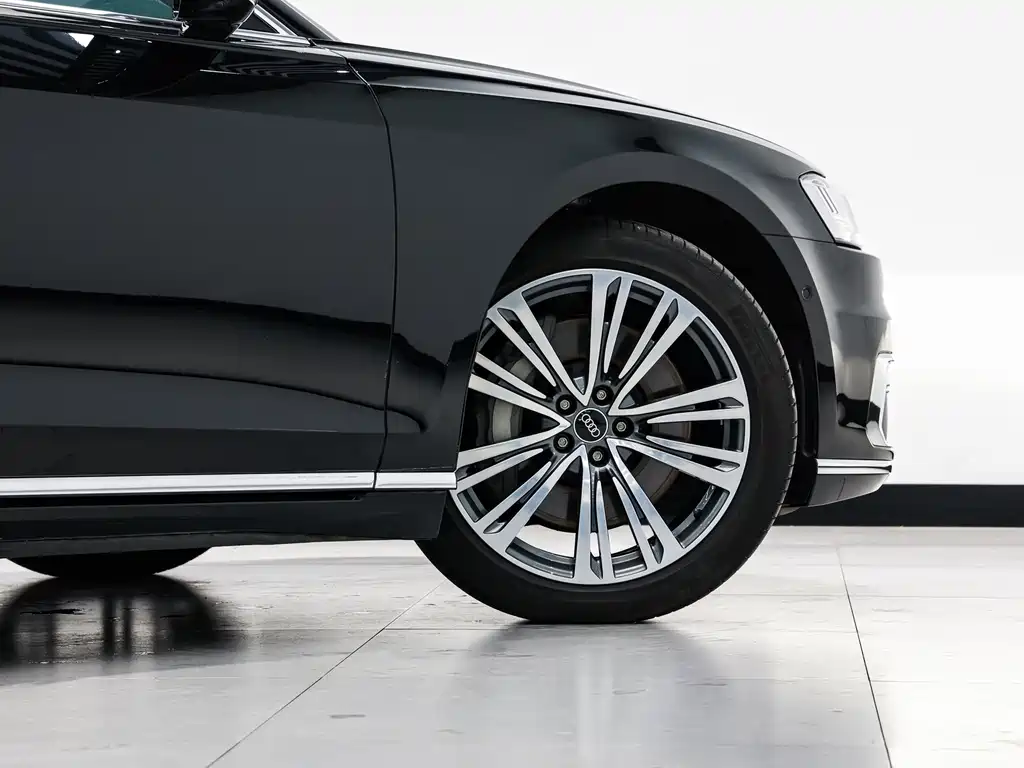 Audi A8 2022 — фото 27