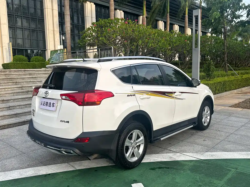 Toyota RAV4 2014 — фото 19