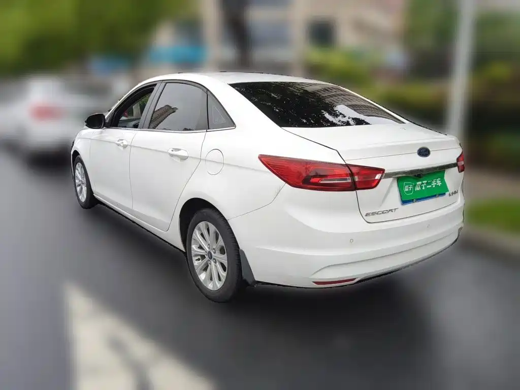 Ford Escort 2015 — фото 4
