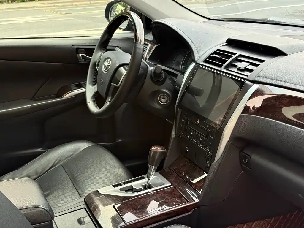 Toyota Camry 2015 — фото 14