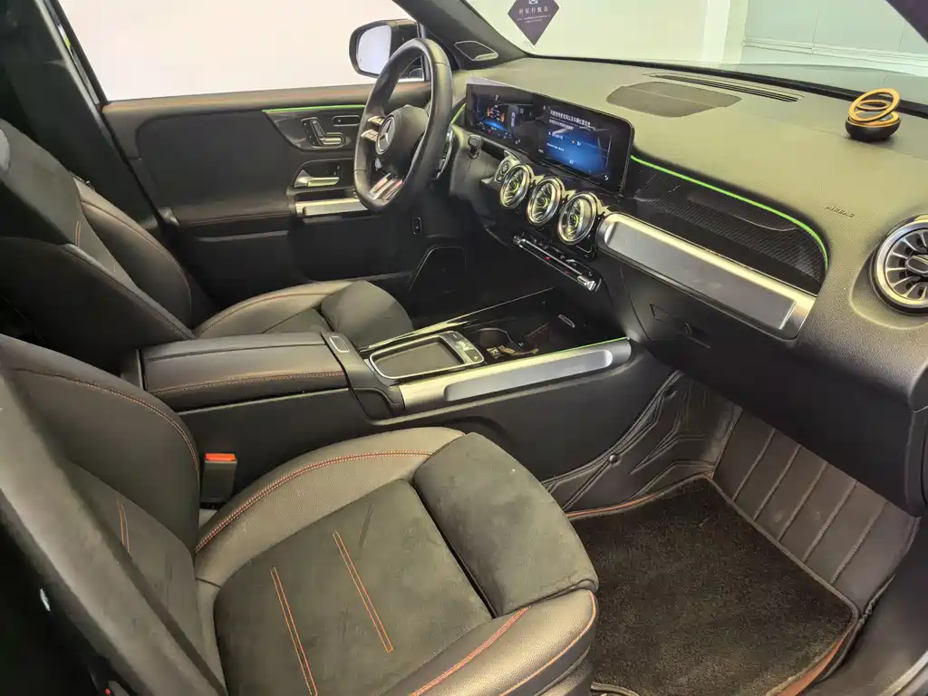 Mercedes-Benz GLB AMG 2025 — фото 13