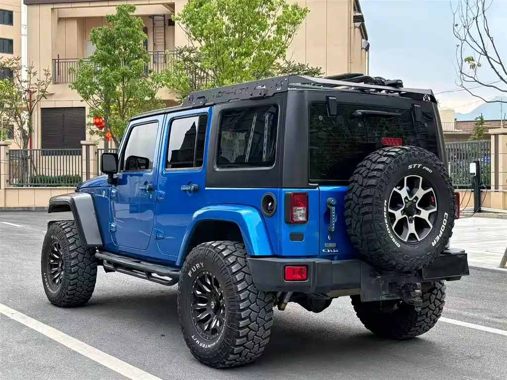Jeep Wrangler 2016 — фото 6